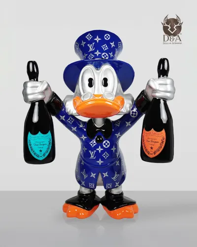 Rico McPato con traje Vuitton y champán Dom Pérignon - altura 170 cm