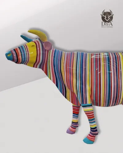 Harsdieren | Levensgrote koe met fijne strepen