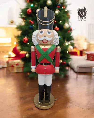 Harzstatue eines XXL Nussknackers