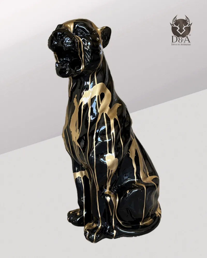 Harsbeeld van een zittende Panter SPLASH