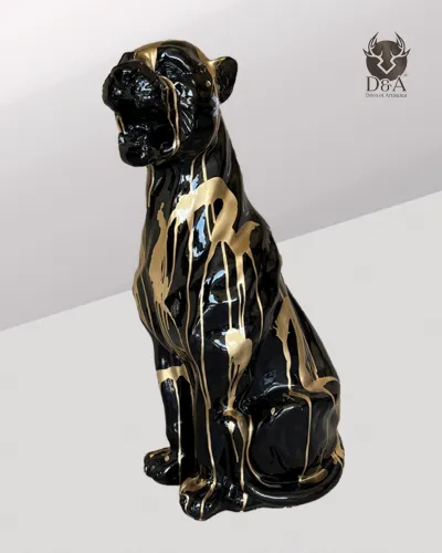 Harsbeeld van een zittende Panter SPLASH