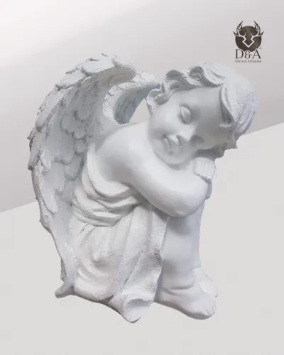Decoração de anjo sentado