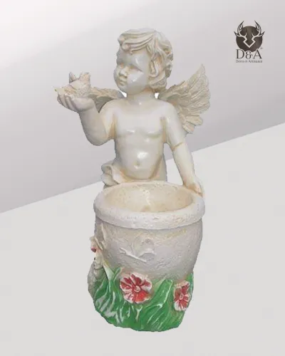 Anjo em pé segurando um pássaro (Decorativo)