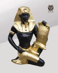 Faraone con decorazioni egiziane in papiro