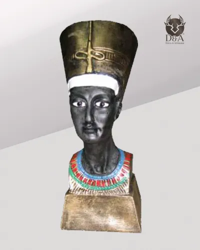 Busto di Nefertiti, decorazione egizia