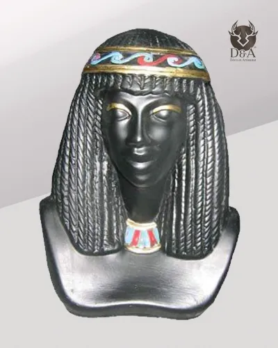 Ägyptische Frauenbüste als Dekoration