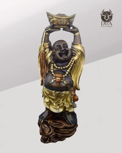 Buda con los brazos levantados, decoración india