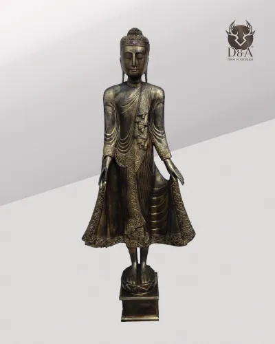 Buda con capa, decoración india