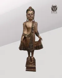 Buda con capa, decoración india