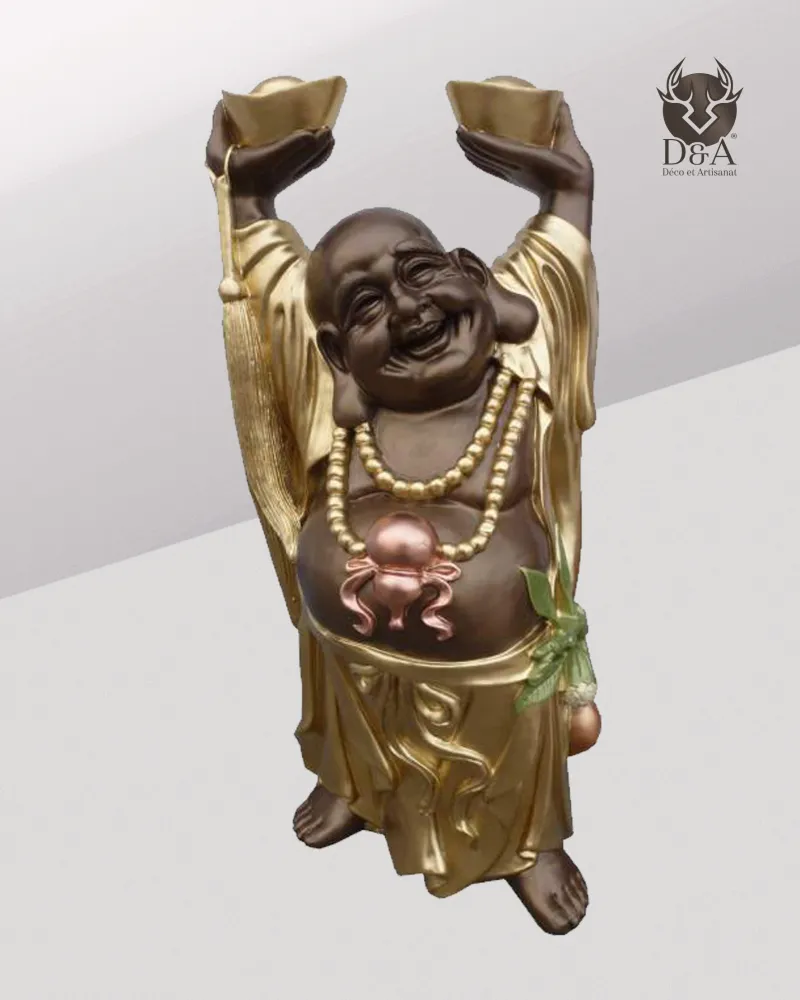 Buda con los brazos levantados, decoración india