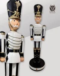 Estatua de resina de un soldado "Cascanueces XXL" con patrones geométricos