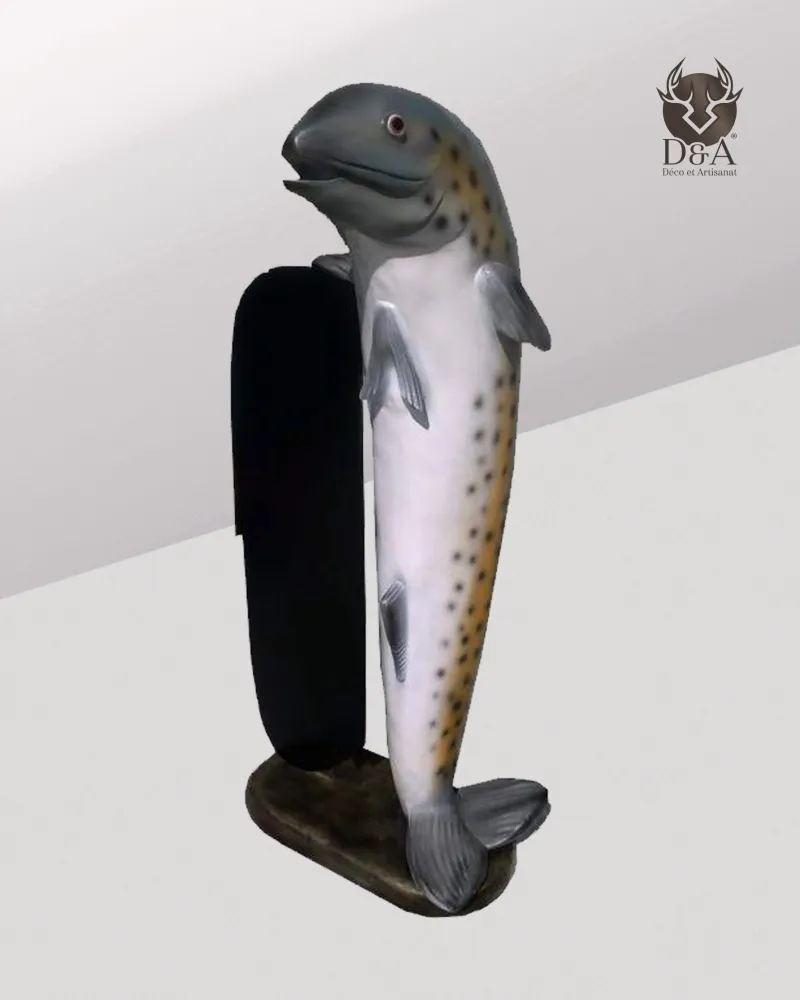 Statua realistica di pesce in resina con cartello