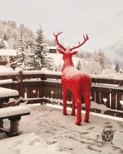 Statue Grand Cerf renforcée – décoration interactive pour intérieur et extérieur.