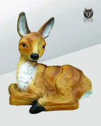 Realistisch liggend hertbeeld van hars