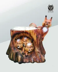 Dekorative Harzstatue eines Eichhörnchens mit realistischem Rüssel