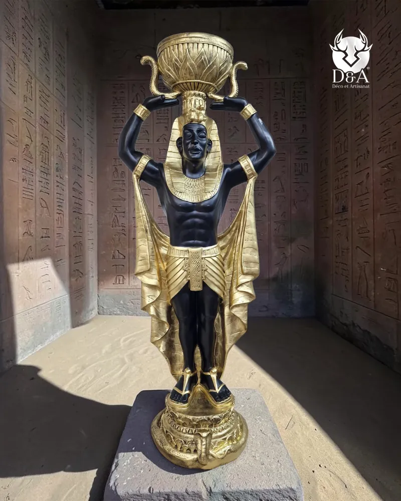 Faraó com os braços cruzados - decoração egípcia