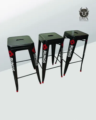 Hocker mit Logo, Industriedekor