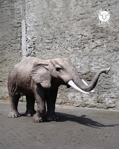 Eléphant 3XL avec tête droite réaliste