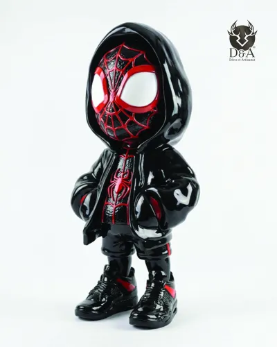 Homem-Aranha de fato de treino - Estátua urbana decorativa