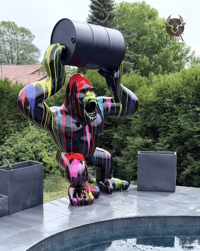 Gorille 3XL Trash avec Bidon métal, 250 cm de hauteur - Animaux en résine