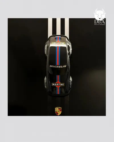 Coche miniatura 911 montado en la pared