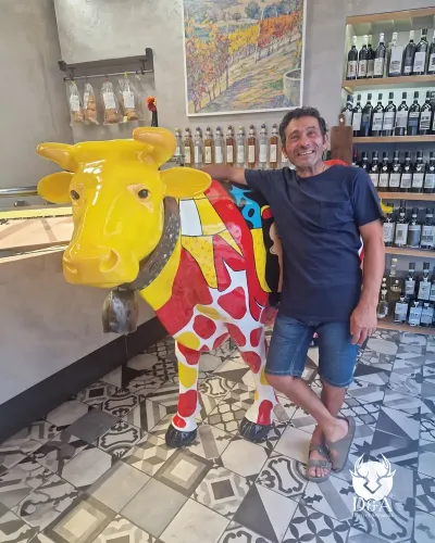Motivos de vaca PICASSO en resina para tu decoración exterior