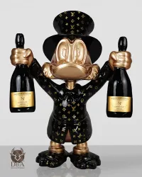 Dagobert Duck im Louis-Vuitton-Anzug mit Champagner, Crémant oder Prosecco