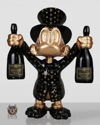 Dagobert Duck im Louis-Vuitton-Anzug mit Champagner, Crémant oder Prosecco