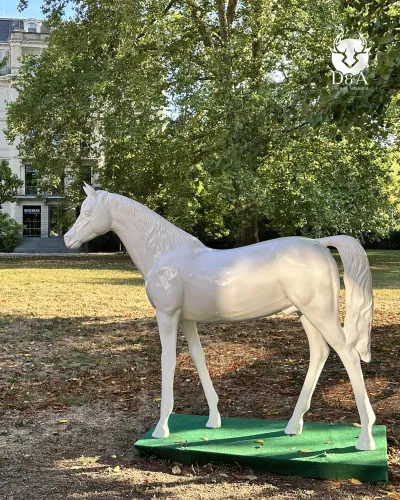 Estatua de resina de un caballo a tamaño real para profesionales, particulares...