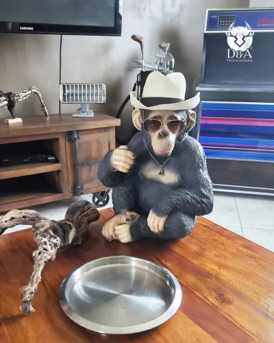 Decoratieve harsdieren, realistische zittende aap