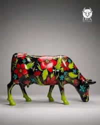 Vaca de resina con estampado floral estilo pop art a tamaño natural – Escultura de diseño