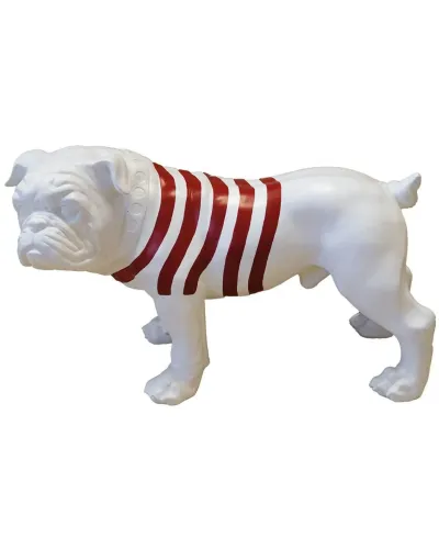 Weiße MARIN Bulldogge aus frost- und regenbeständigem Polyesterharz.