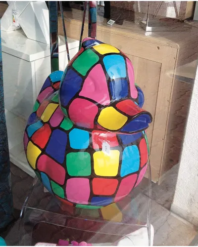 Canard TACHES MULTICOLORE, en résine polyester et résistant aux intempéries.