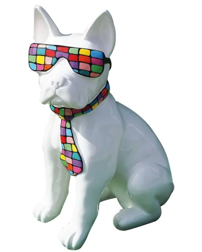 Amerikanischer Staffordshire Terrier mit Gläsern aus frost- und regenbeständigem Polyesterharz