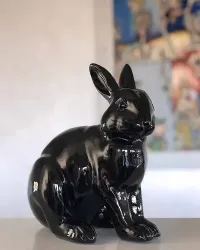 Rabbit sitting smooth in polyester resin resistant to frost, rain and sun. Déco et Artisanat - 2