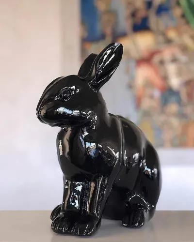 Rabbit sitting smooth in polyester resin resistant to frost, rain and sun. Déco et Artisanat - 3