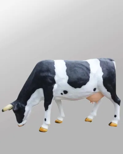 Vache réaliste qui broute - Déco et Artisanat - 1