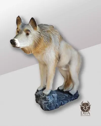 Wolf on a rock realistic - Déco et Artisanat - 1