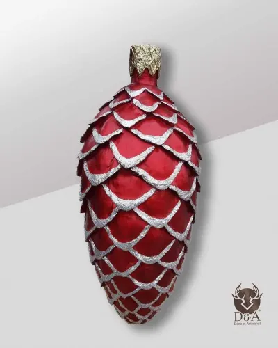 Pomme de pin rouge