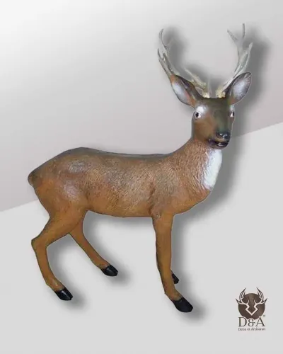 Realistic standing deer Déco et Artisanat - 1