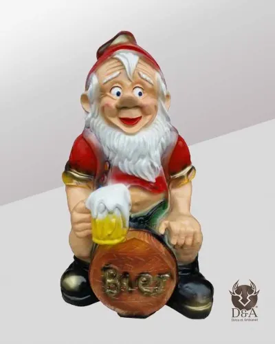 Nain de jardin avec bière