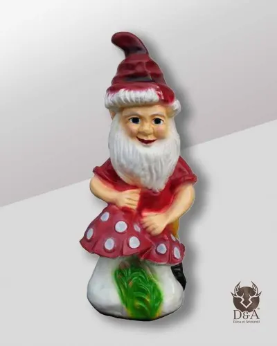 Nain de jardin avec champignons