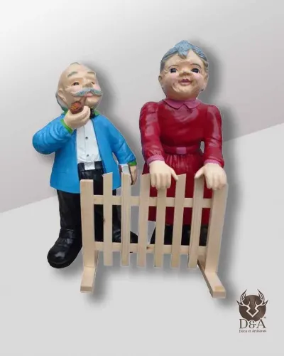 Pareja de ancianos detrás de una valla Déco et Artisanat - 1