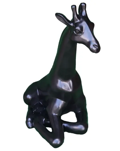 Black Giraffe seated 90 cm in polyester resin and weatherproof.