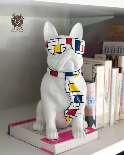 Bouledogue à lunettes et cravate MONDRIAN - Déco et Artisanat - 1