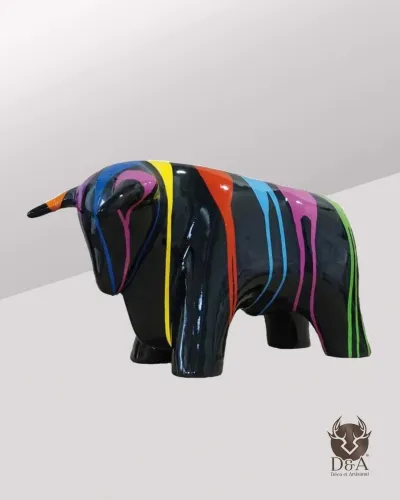 Statue und Skulptur aus Harz eines TRASH-Stiers