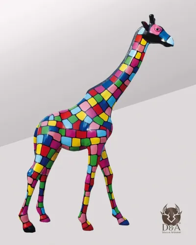 Sehr große mehrfarbige Giraffe aus Faserharz, ideal für Ihre Dekoration
