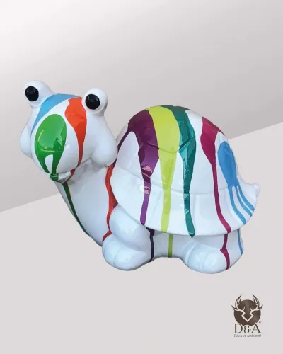 Harsbeeld en sculptuur van een mini Trash-schildpad