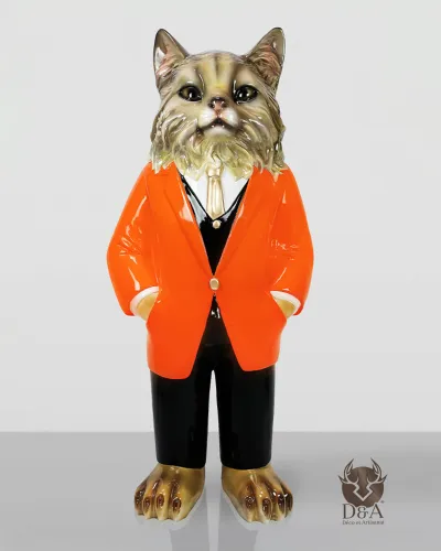 Statue einer stehenden Katze, die Anzug und Krawatte trägt