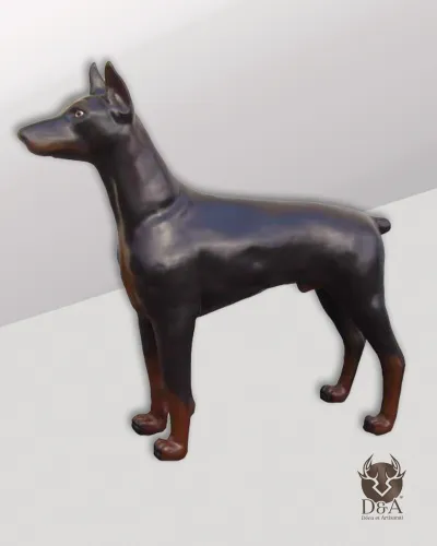 Standbeeld van een Doberman, een decoratie die uw stijl bevestigt